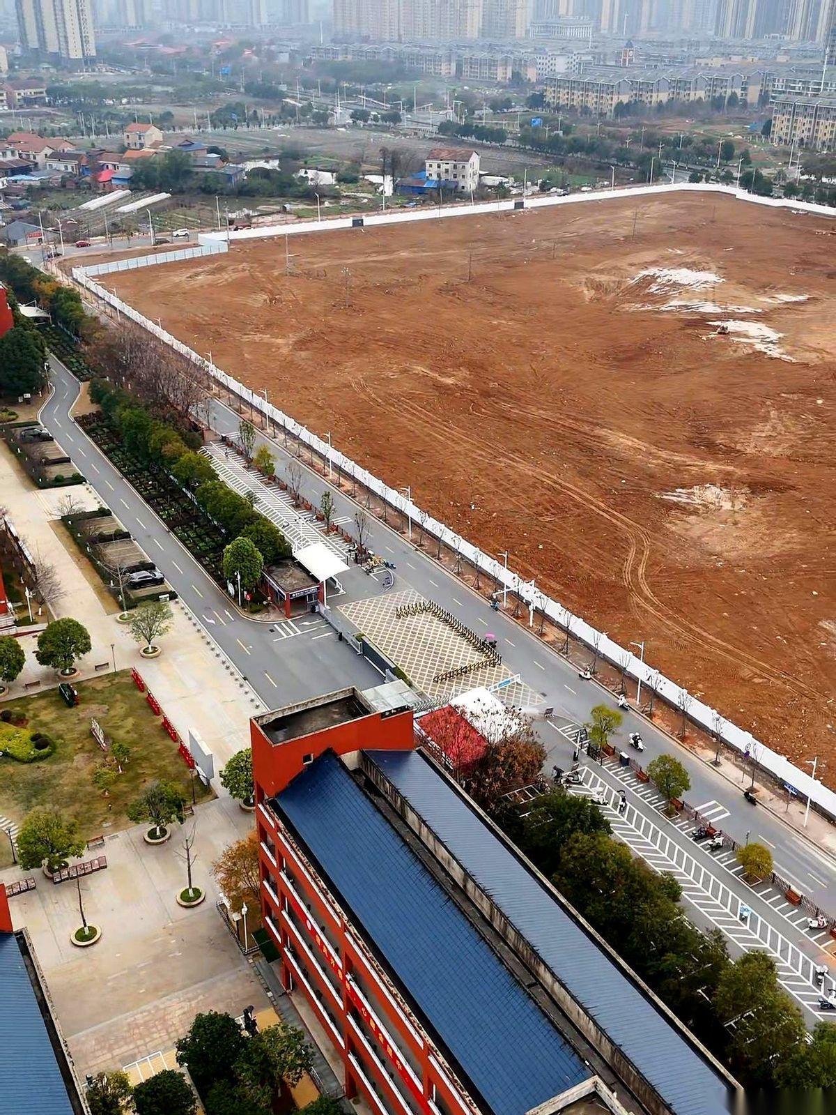 衡阳要花3.1个亿，盖一个巨无霸考试中心。占地53亩，能一口气塞进10万人。