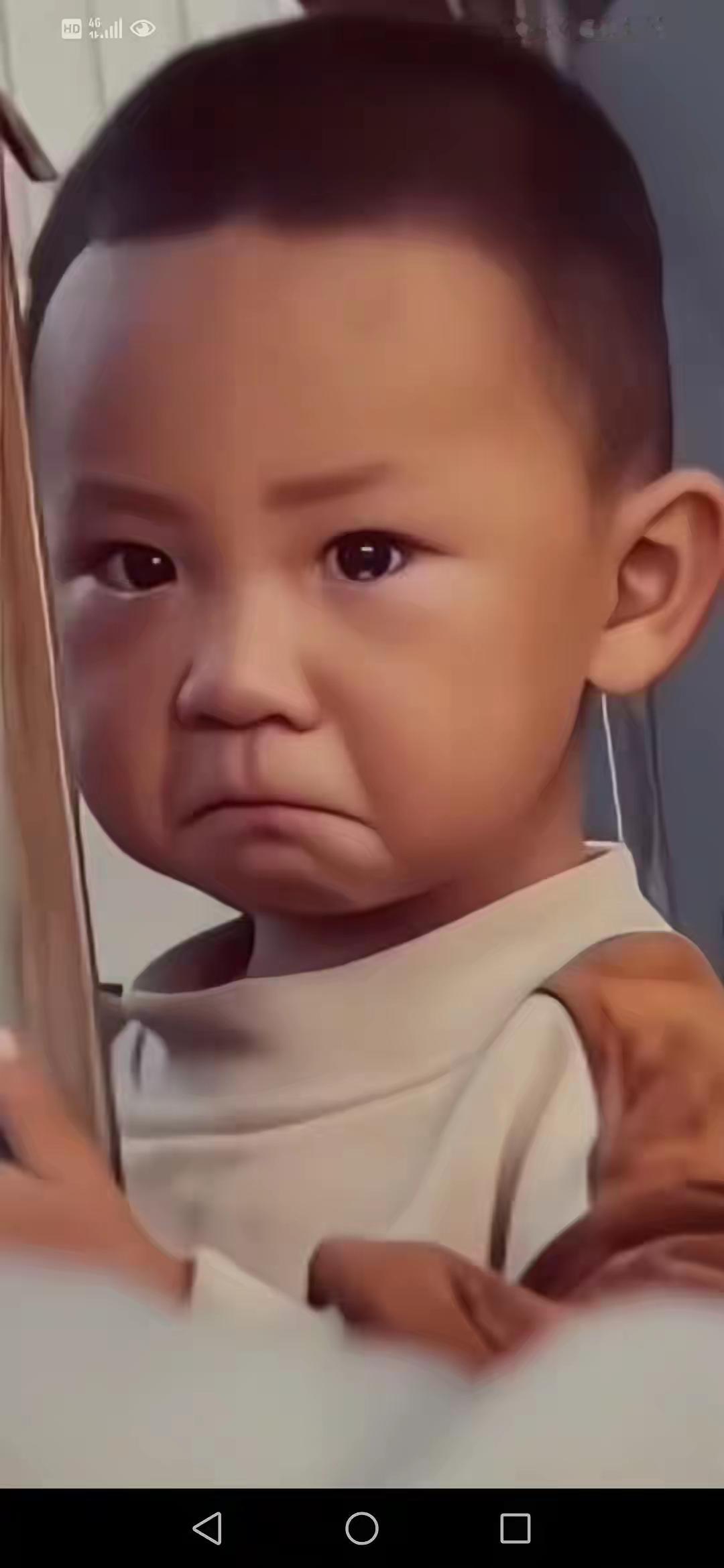 泪酸，转身都是泪，当儿子从梦中醒来时，爸妈己踏上南下打工的火车，夫妻俩从监控中看