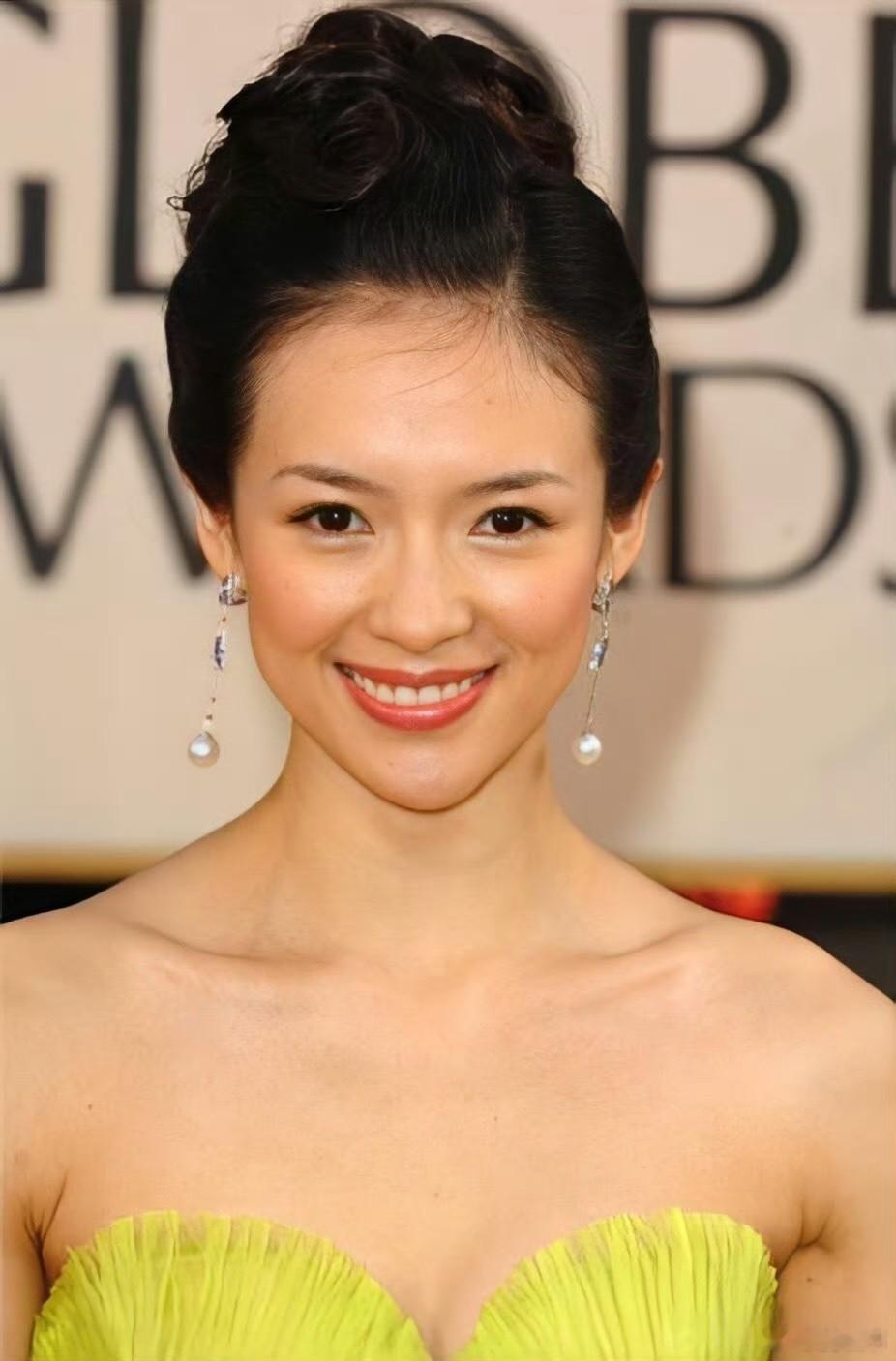 不少人说，“章子怡的脸比她的演技还百变，隔几天一个样，辨识度也没那么高了，猛地看