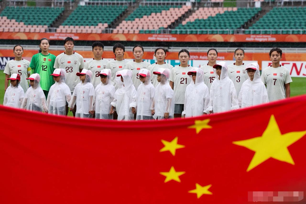 谁能想到曾经的铿锵玫瑰，如今却踢的这么难看！亚运会女足季军战，中国队0-1不敌韩