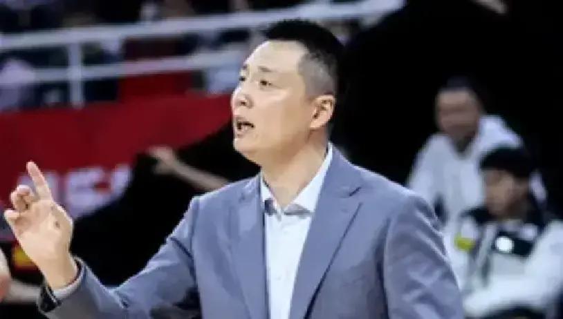 赢球了，卢伟却直接点名：张镇麟、古德温、弗格，仨人还没跟上节奏。弗格只打9