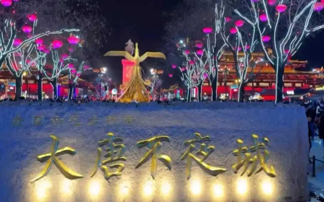 中国十大“网红城市”里北方俩南方八，各有各的魅力。重庆堪称“赛博朋克”，8D地