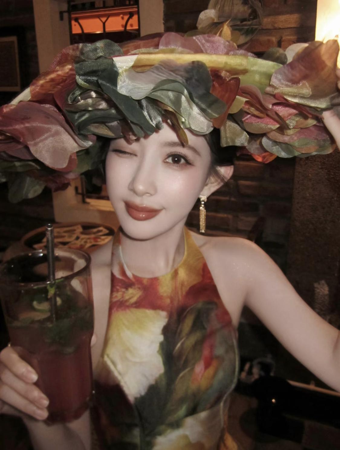 孟子义闪耀雅加达，亮相WeTv活动。同行的还有周翊然。WeTV全球代言人孟子