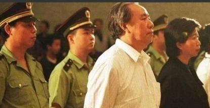 1997年，中国首富牟其中曾提议：炸掉珠穆朗玛峰，把喜马拉雅山炸开一个大口子，让