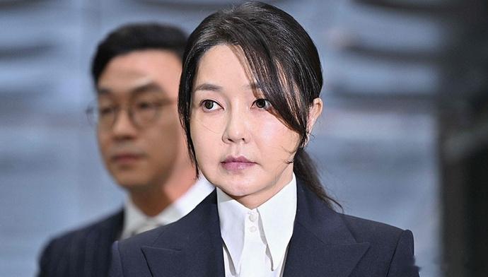 【金建希案法官判处其入狱4年】金建希方面不服判决已提起上诉当地时间5月6日凌晨