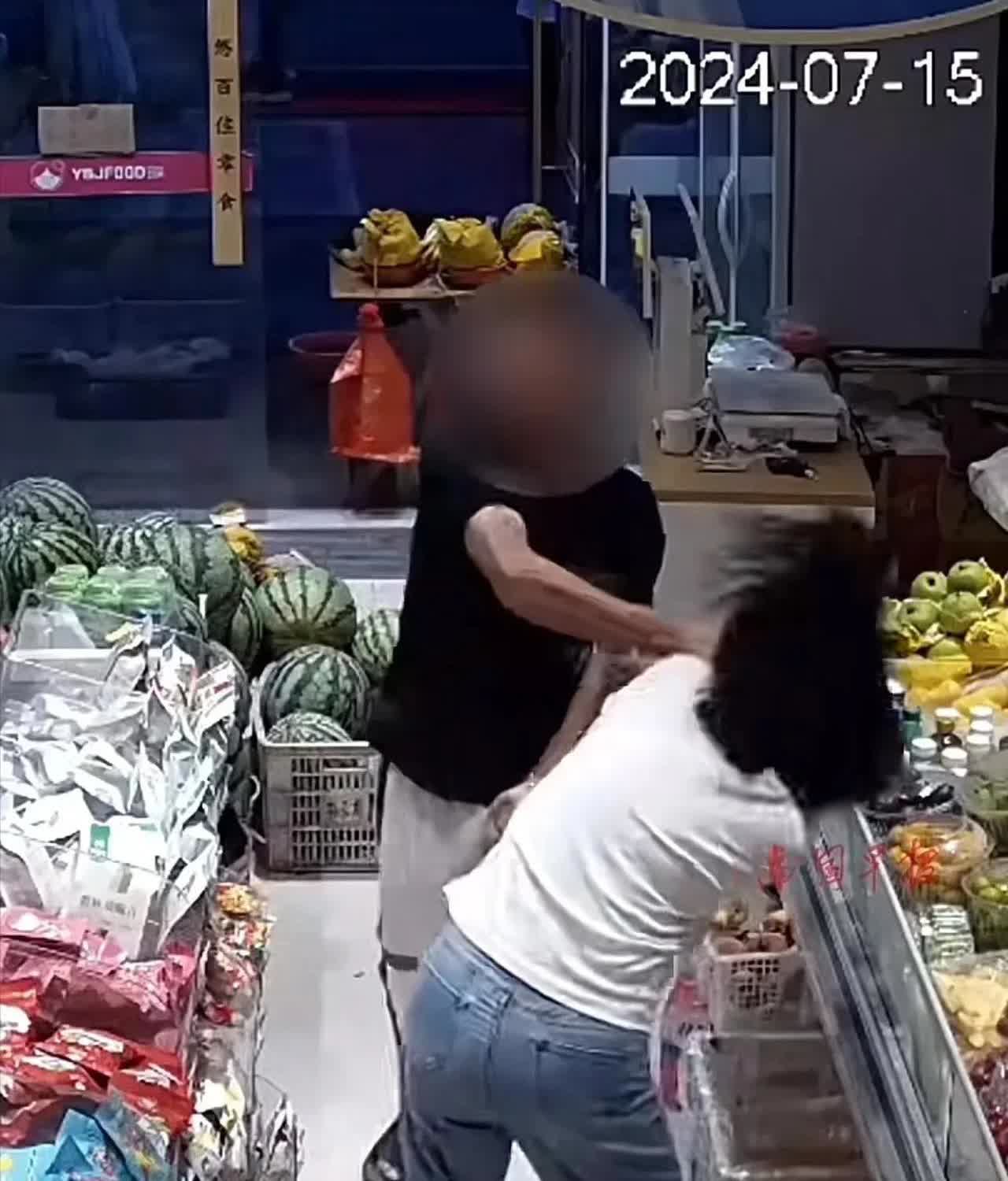 “太欺负人了！”江苏盐城，女子离婚已经七年，却因为找了新的对象被前夫暴力殴打！女