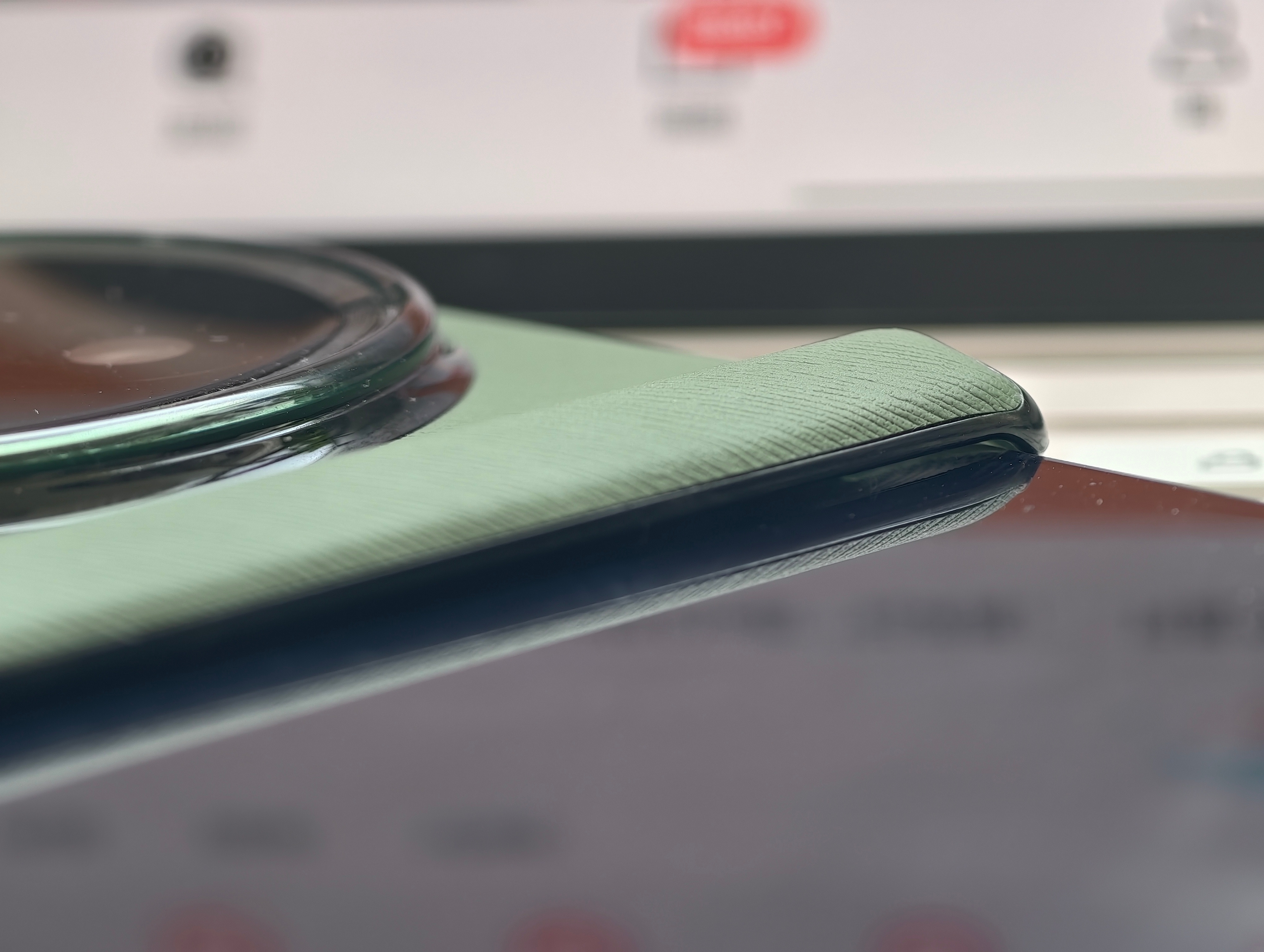vivoXFold5这一次送的保护壳有镂空不会担心划外屏膜～青松这个绿色