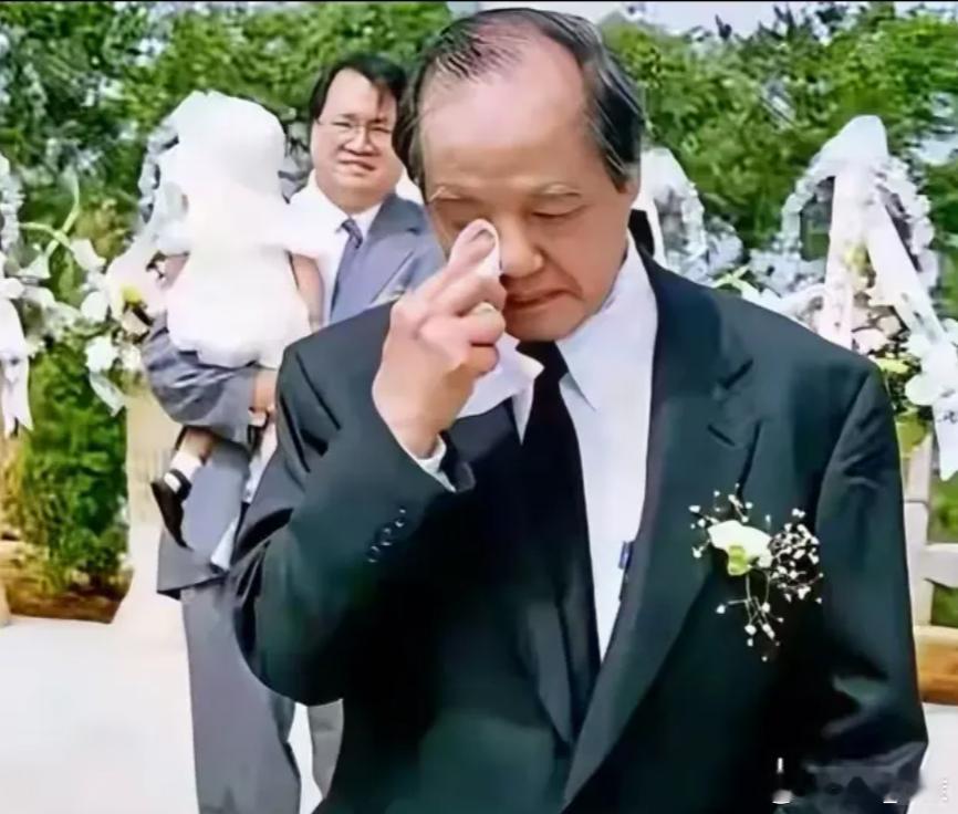 痴情李政道（11）亲自跳下墓穴安放爱妻骨灰真爱过的人，才会明白思念一个人有多深，