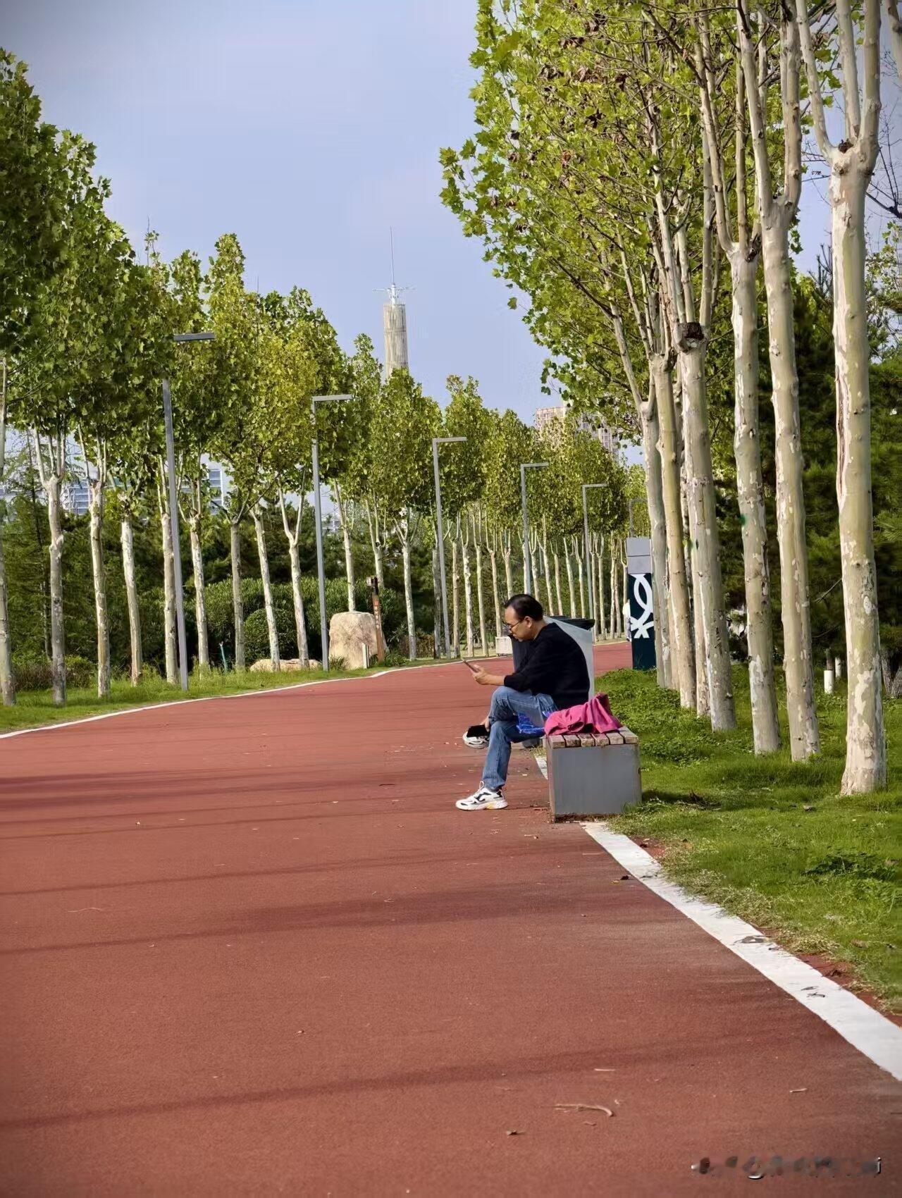 我真是受不了我老公了45的年纪，马上46了大晚上的突然问我要不咱们生个二胎