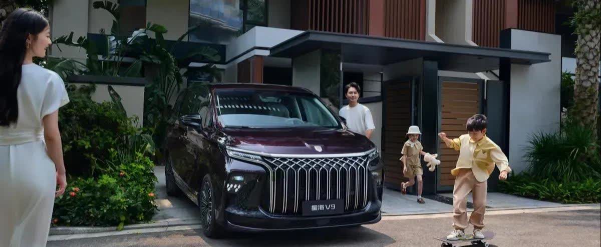 这就是赤裸裸的现实！油车30万：使用10年，油费10万，卖5万！纯电车3