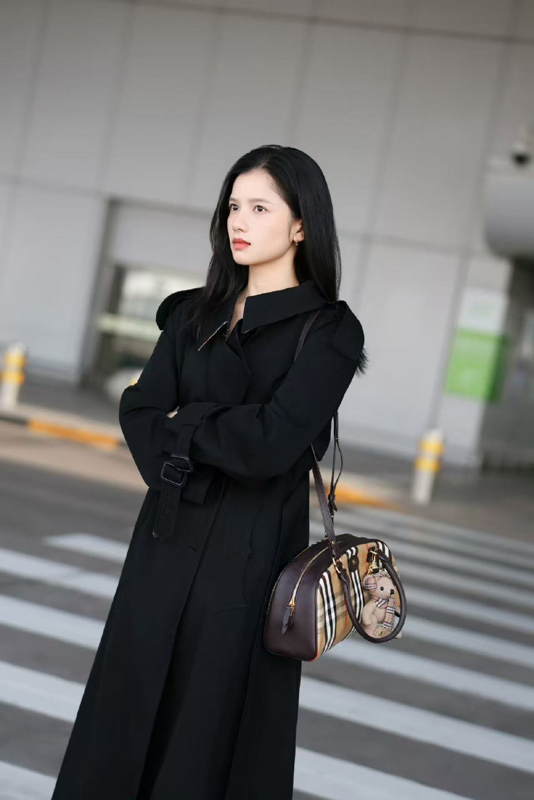 张婧仪风衣的神张婧仪出发双城时装周米兰伦敦，婧仪女神来闪耀了✨​​​