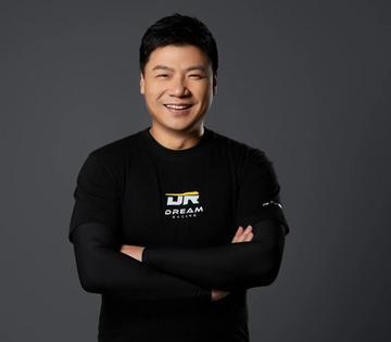 2024年大闹张雪机车的王铸什么来头和水平？一、国际参赛经历王铸曾参与国际赛