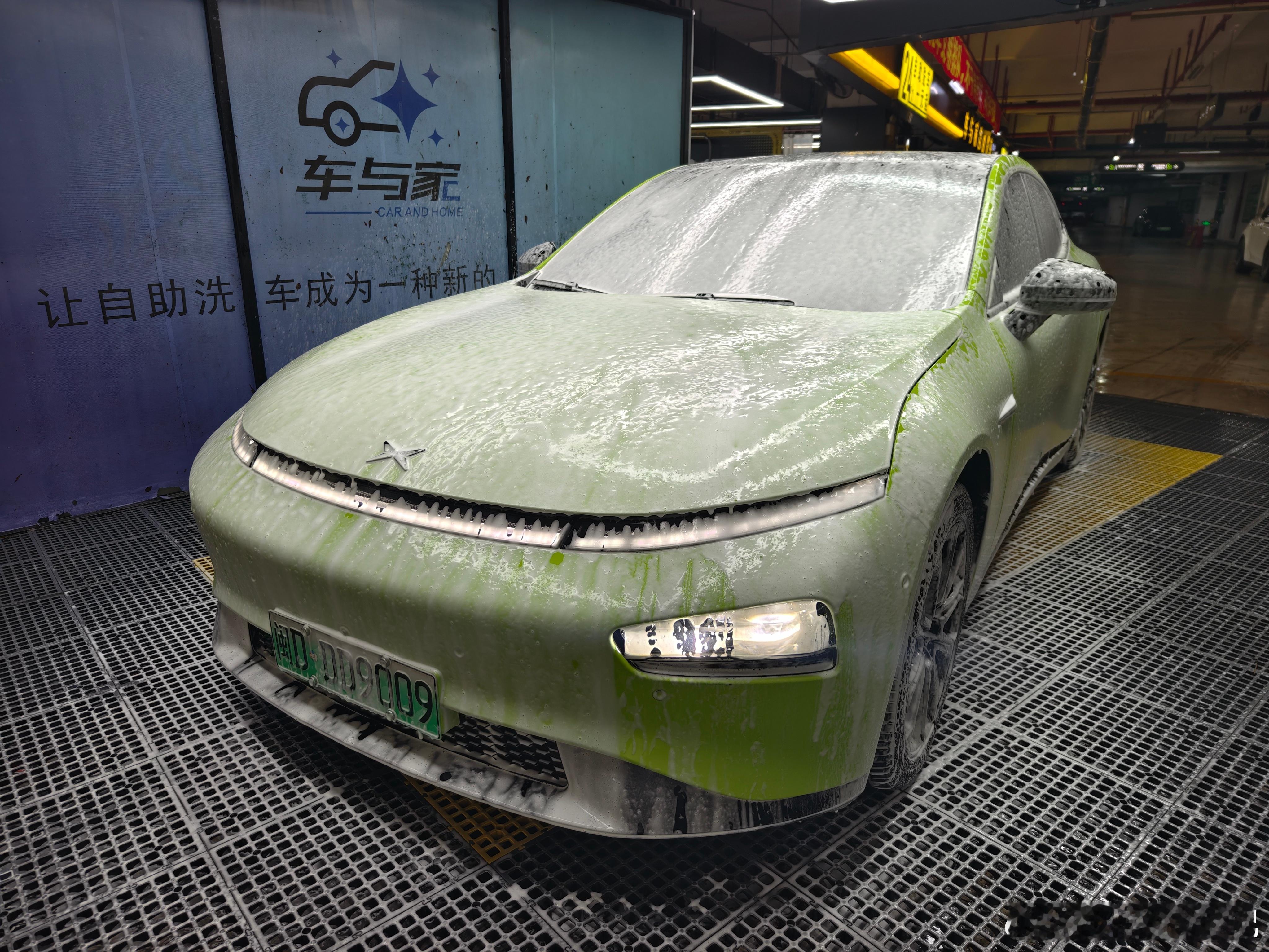 自己动手洗个车，自己搓花了16元洗的干干净净。别人搓花50还总觉得哪里没洗好的样