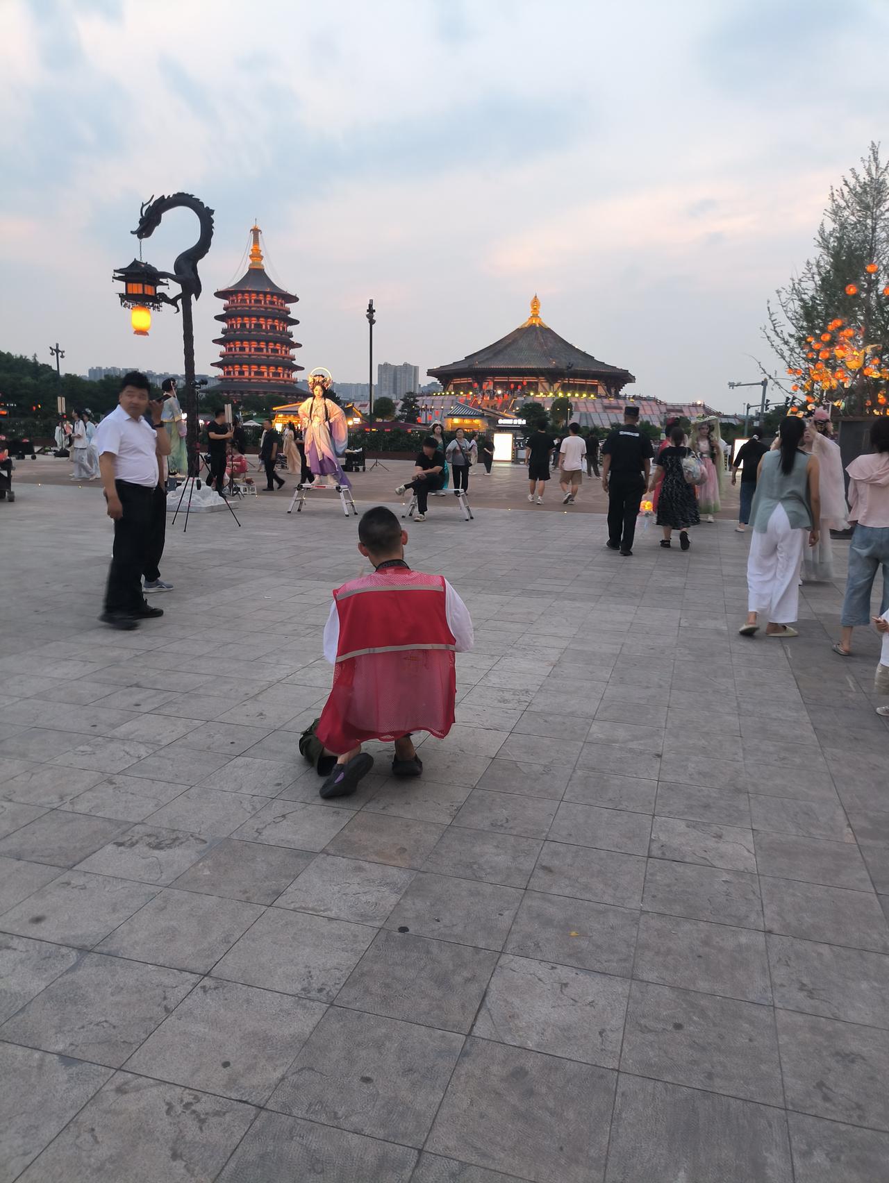说出来不怕大家笑话，我今年六十多了，今天就想任性偷个懒。前几天在妹妹的超市里帮忙