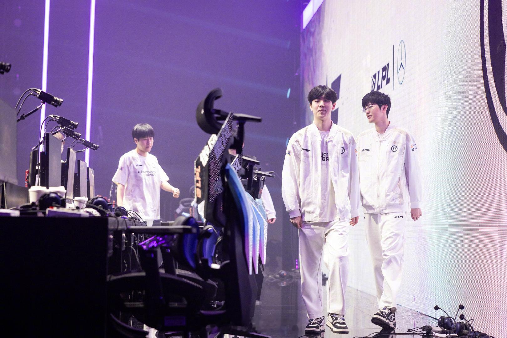 iG成功复仇首轮NIP一箭之仇，组内还剩最后两场Bo3交手FPX、BLGLPL