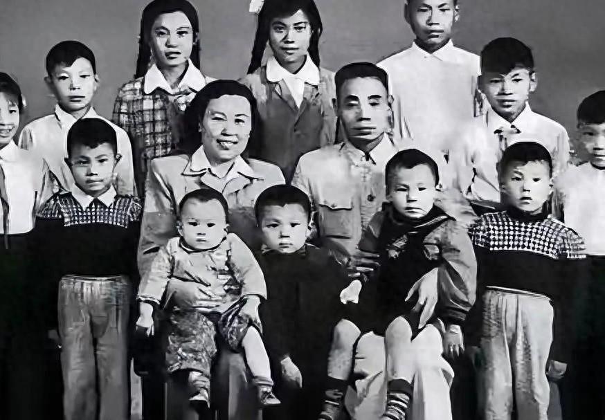 什么叫造化弄人？开国中将吴信泉家，就是活生生的例子。28岁的他，娶了16岁的俞惠