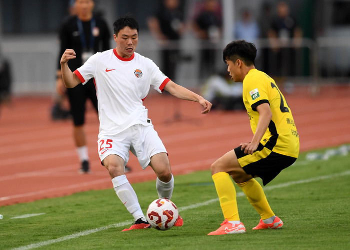 贾非凡加盟北京国安, 泰山队名宿出任B队主帅