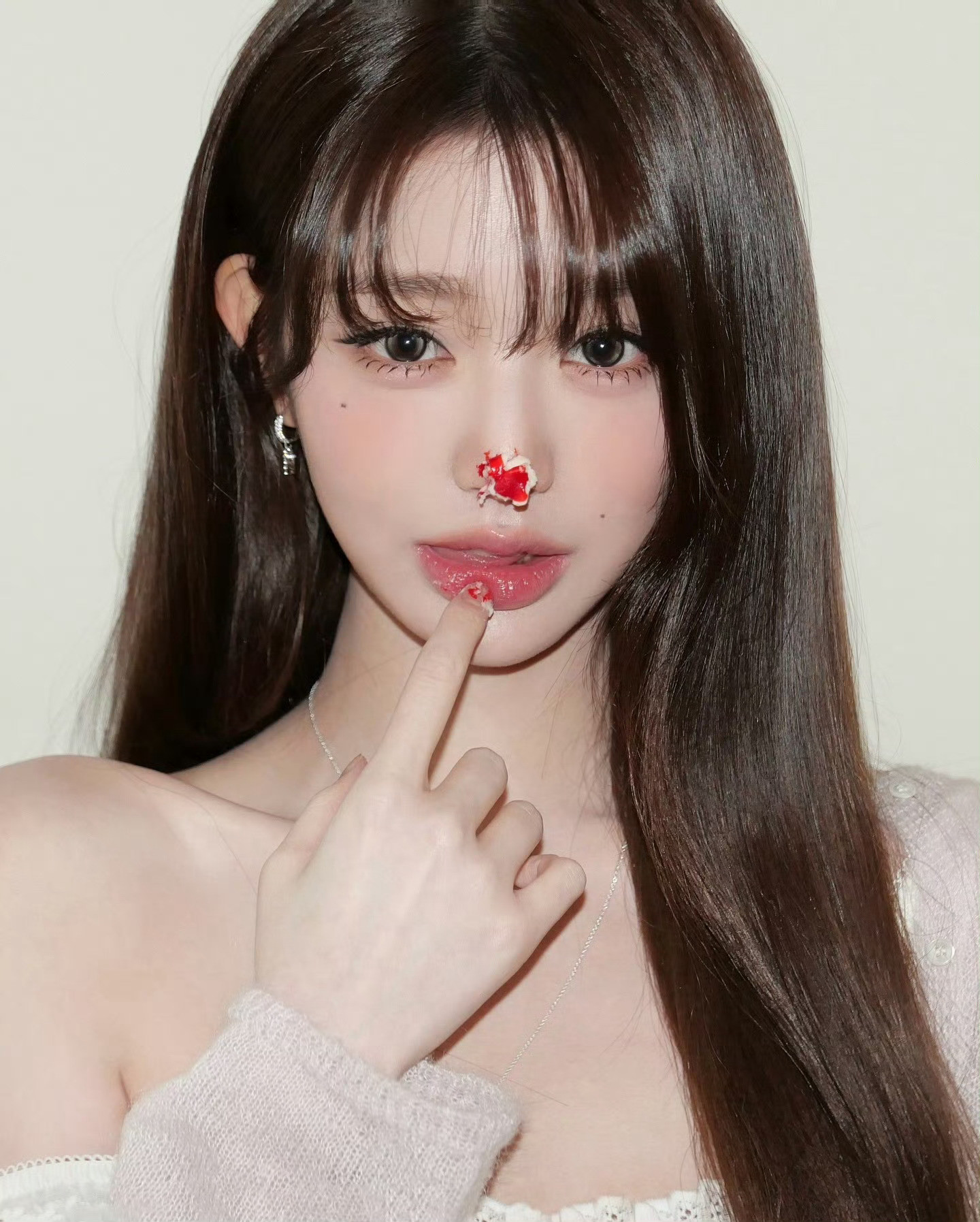 五官太会长太夺目了眼睛里除了张元英的眼鼻嘴根本看不到其他….🍒