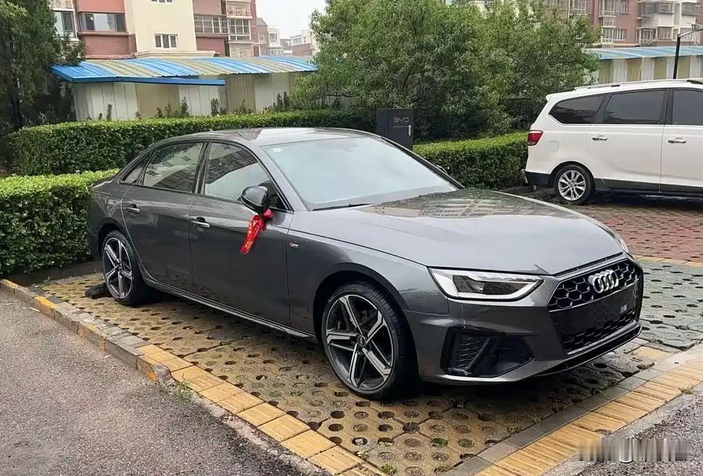 曾经买奥迪A3L的预算现在直接买A4L2025款最低配的时尚，优惠完之后的落
