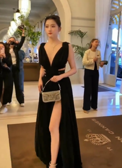 最漂亮的一次造型了，她就应该这么打扮，多大气