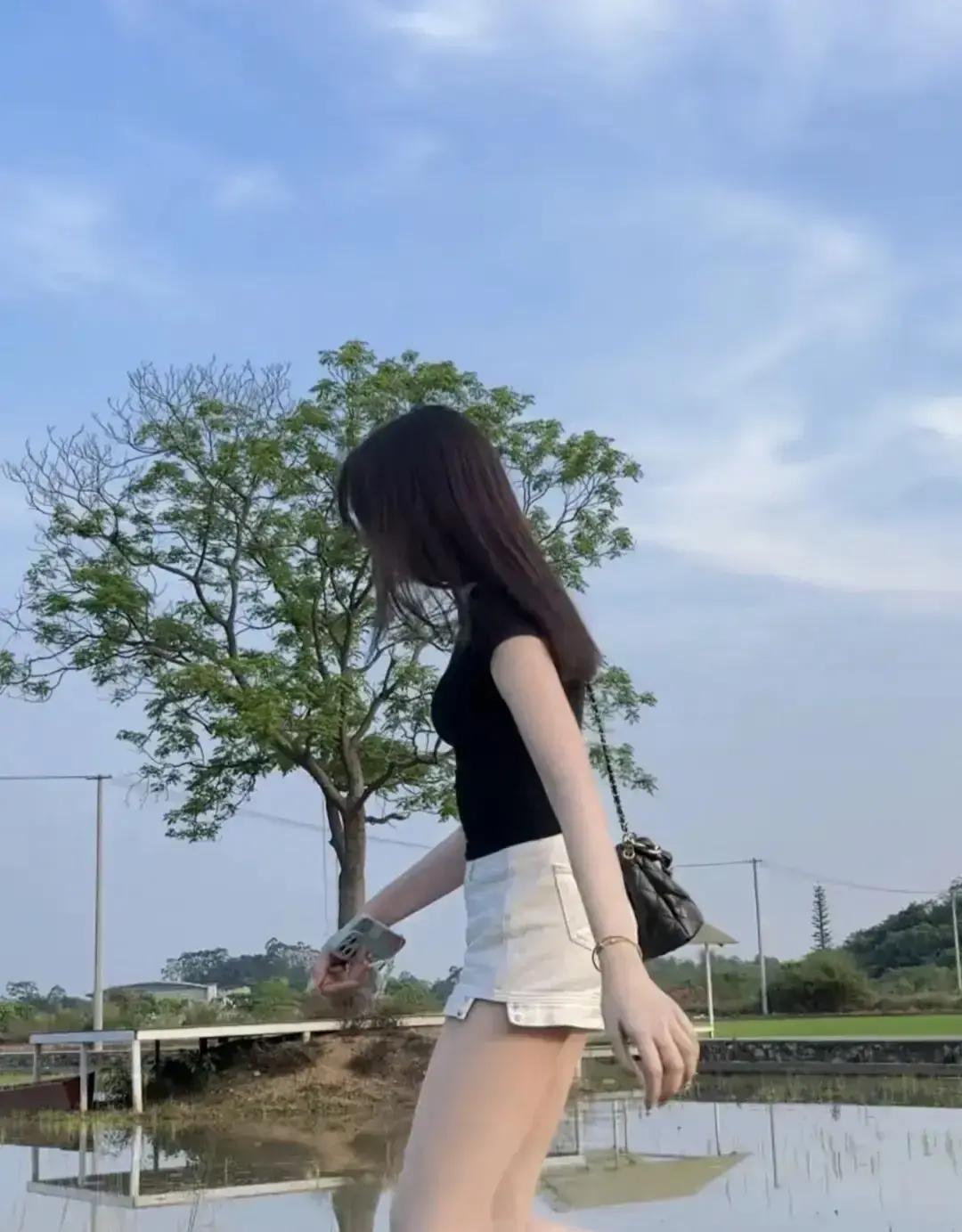 昨晚我嫂子红着眼圈推开我家门，往沙发上一瘫，抹着眼泪说：“这闺女我是真管不了了，