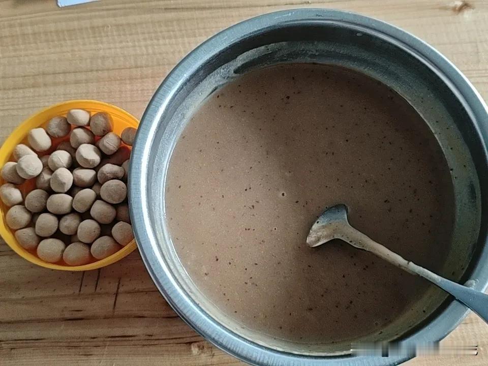 我想明白了，钱真的不是那么重要。等一个人老了，真的花不了多少钱，自己的一顿饭能