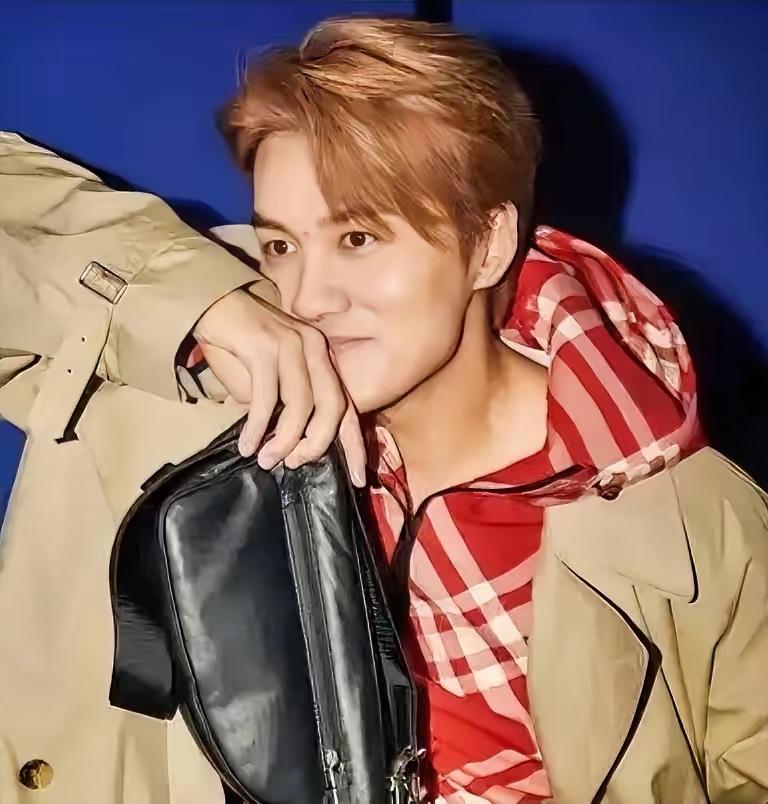 来个重庆人告诉我是不是真的，真的是绷不住了！吴克群几天前去重庆，看到路边的大哥手