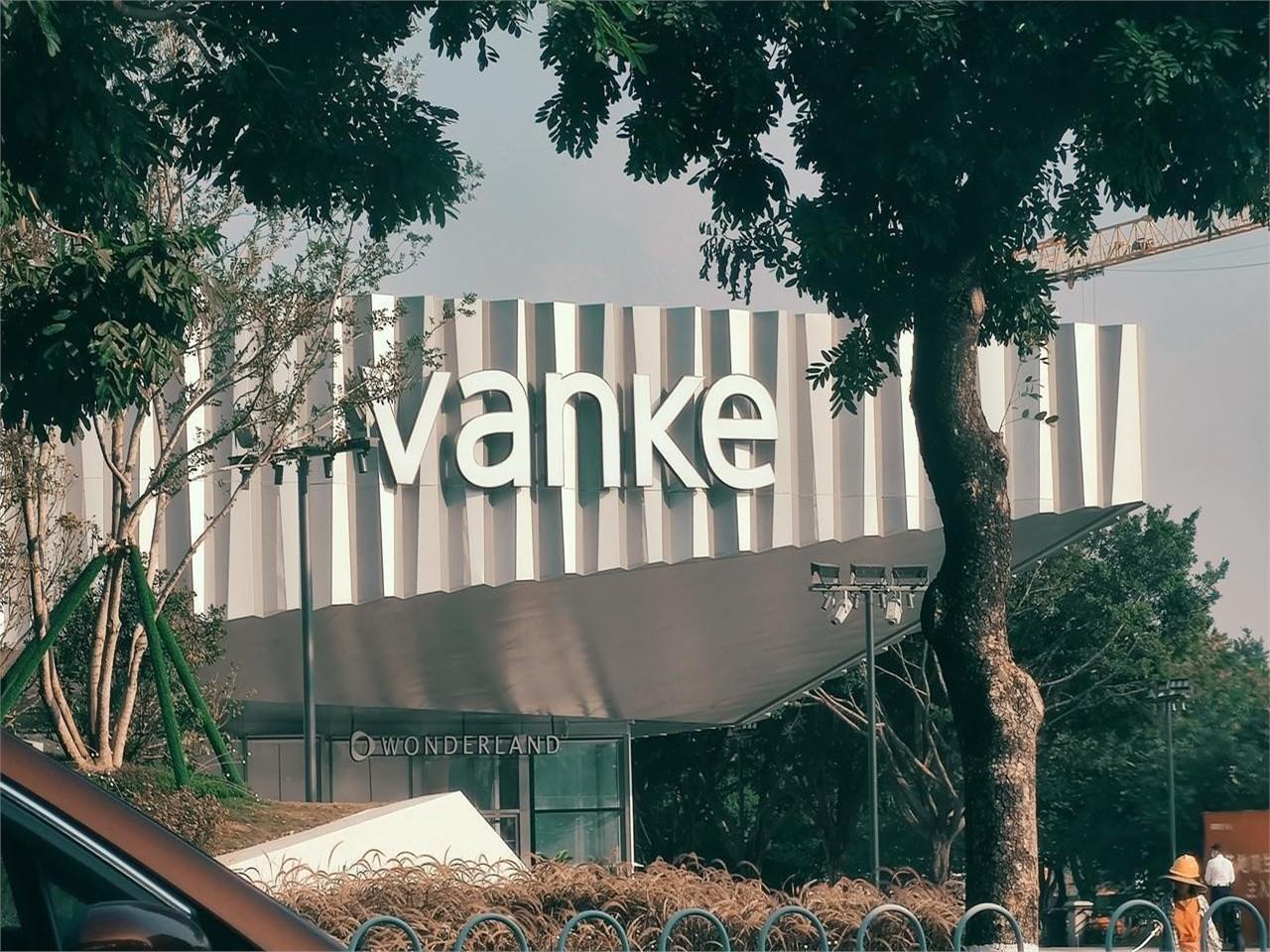 吓人！碧桂园用329天重组降债900亿被曝光，正如财报扎堆披露，2026年房地产