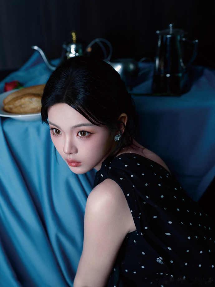 👖三分之一的我们开机时间：10月中旬杨超越、江疏影、邢菲并列女主彭冠英男主据说