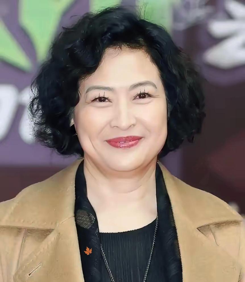 许娣老师，我得跟您唠唠了。您都65岁，还是国家一级演员，可演技咋就感觉没变化呢？