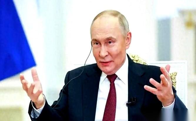 2026年4月1日，地球两端，两场戏码同时开演。美国这边，法官的锤子敲了三次，