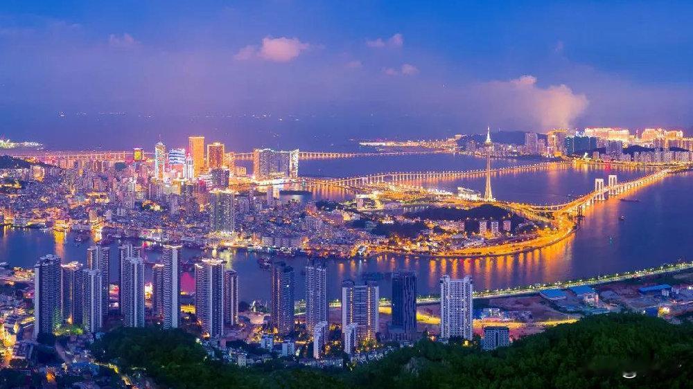 2025年10月，珠海香洲区房价均价20823元；2025年10月，珠海高新区