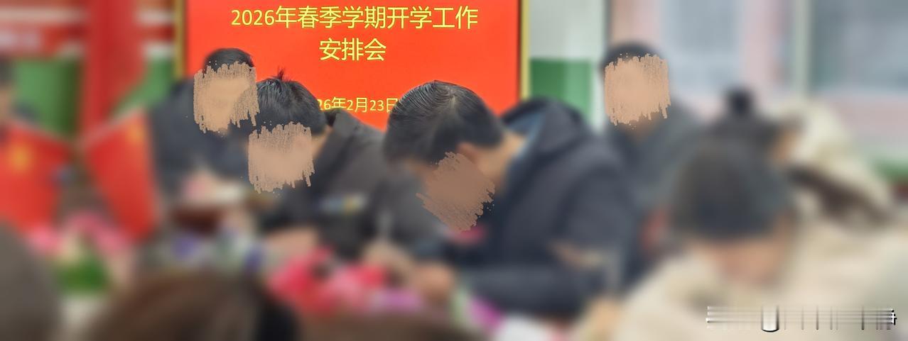 正月初七我在上班!你呢?你也在上班是不是?晒出来我看看，有多少人和我一样