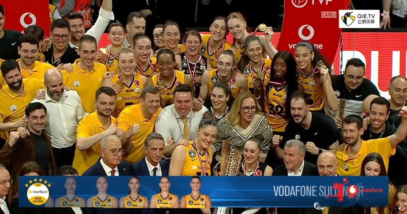 泽赫拉荣升瓦基弗银行队长后，在古德蒂的带领下，帮助球队连续两个赛季把费内巴切踩在