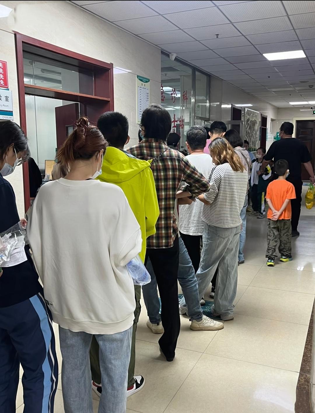 刚从医院回来，真的被现在的艾滋病震惊到了！你以为感染者都是成年人，其实其中很