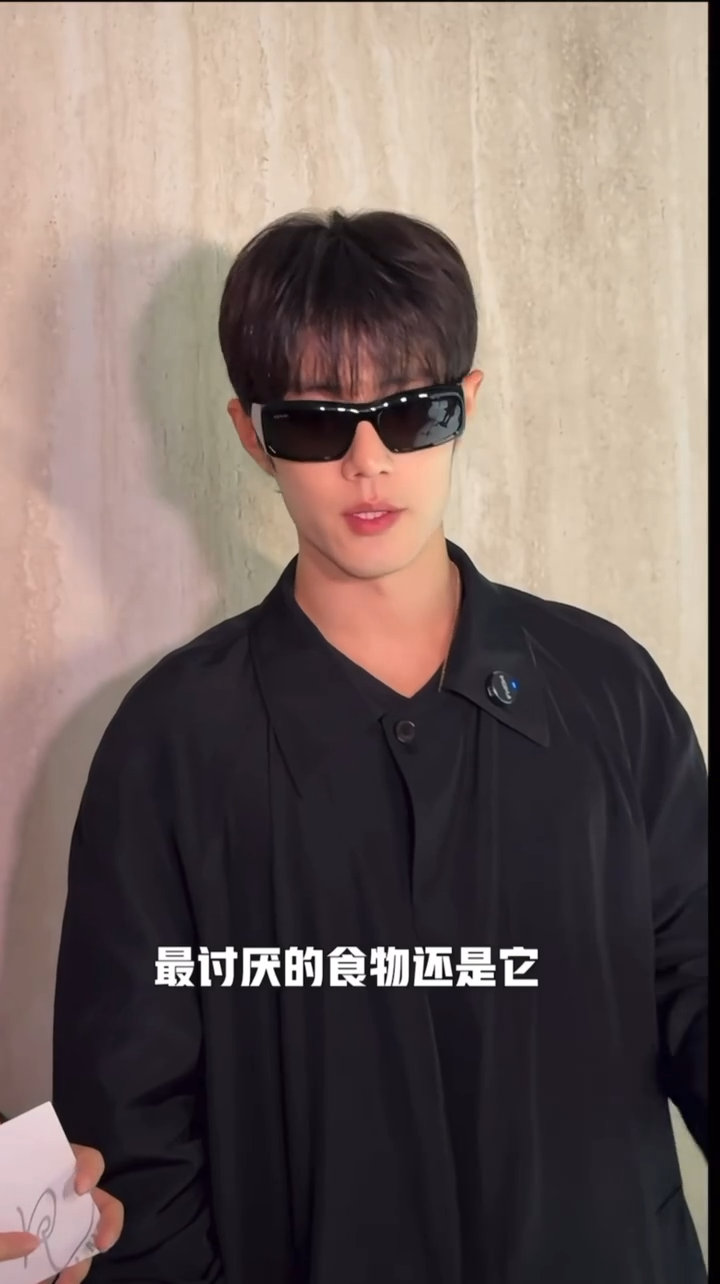 肖战对茄子还是永恨肖战爱恨分明肖战就这样爱恨分明哈哈哈哈哈哈最喜欢的食物可以变