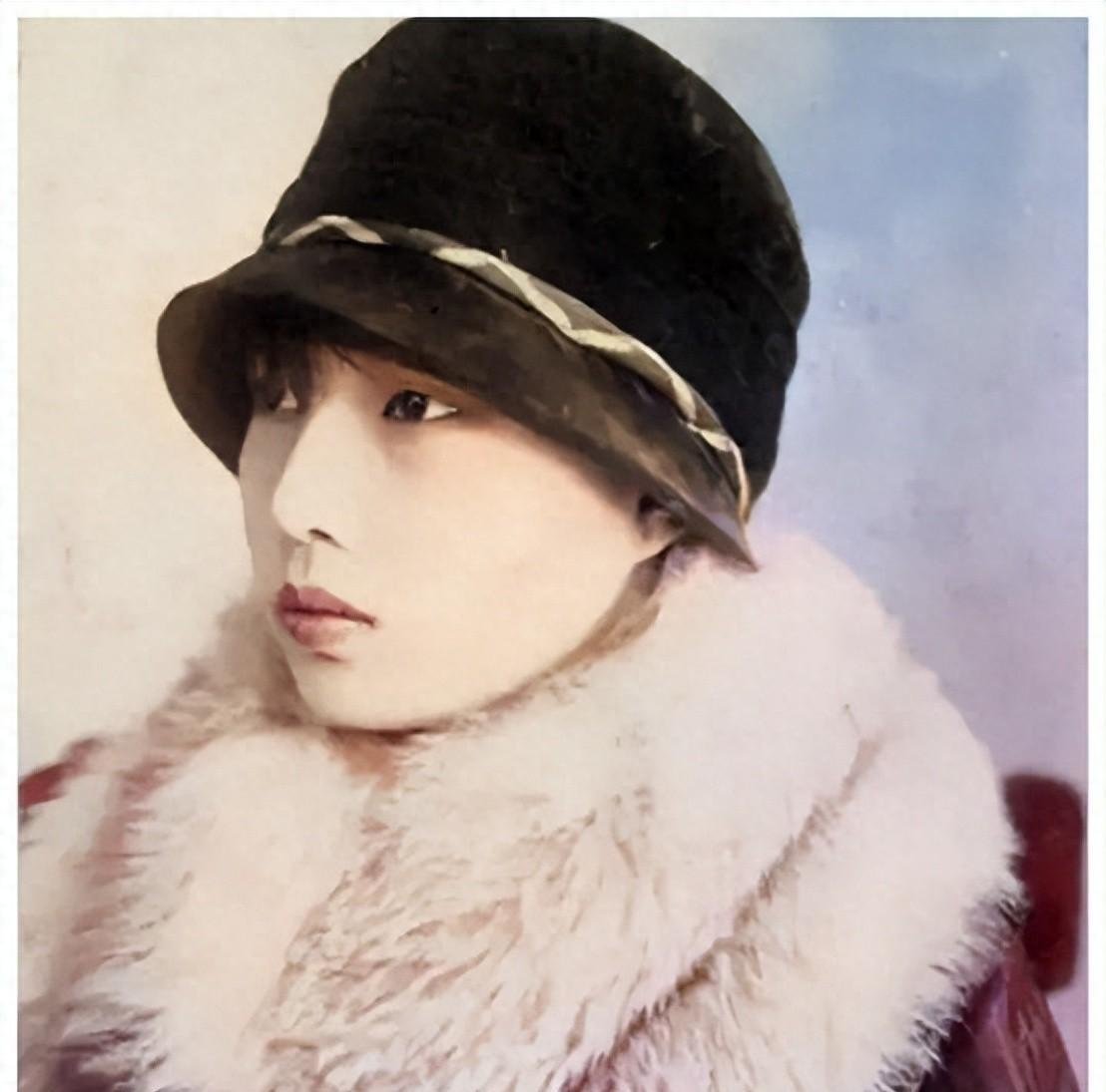 杜月笙五夫人孟小冬究竟有多美？看看她42岁婚照依然魅力不减，只可惜命运坎坷19