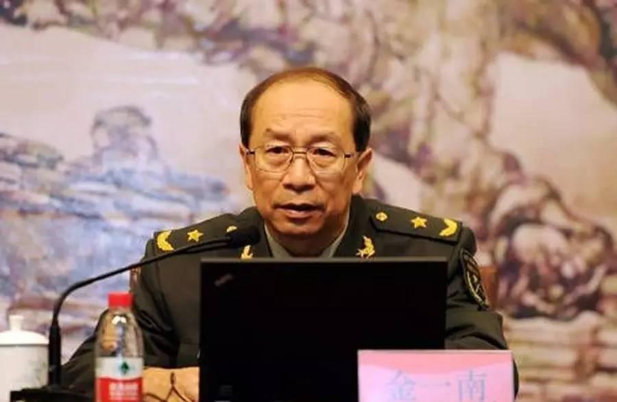 2010年，金一南将军演讲时，一位美国记者现场口出狂言：“我听说中国修建三峡大坝