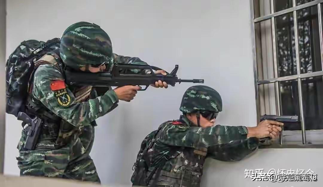 1992年的深圳，突然出现了一桩让人摸不着头脑的案子——好几家店铺在凌晨的时候，