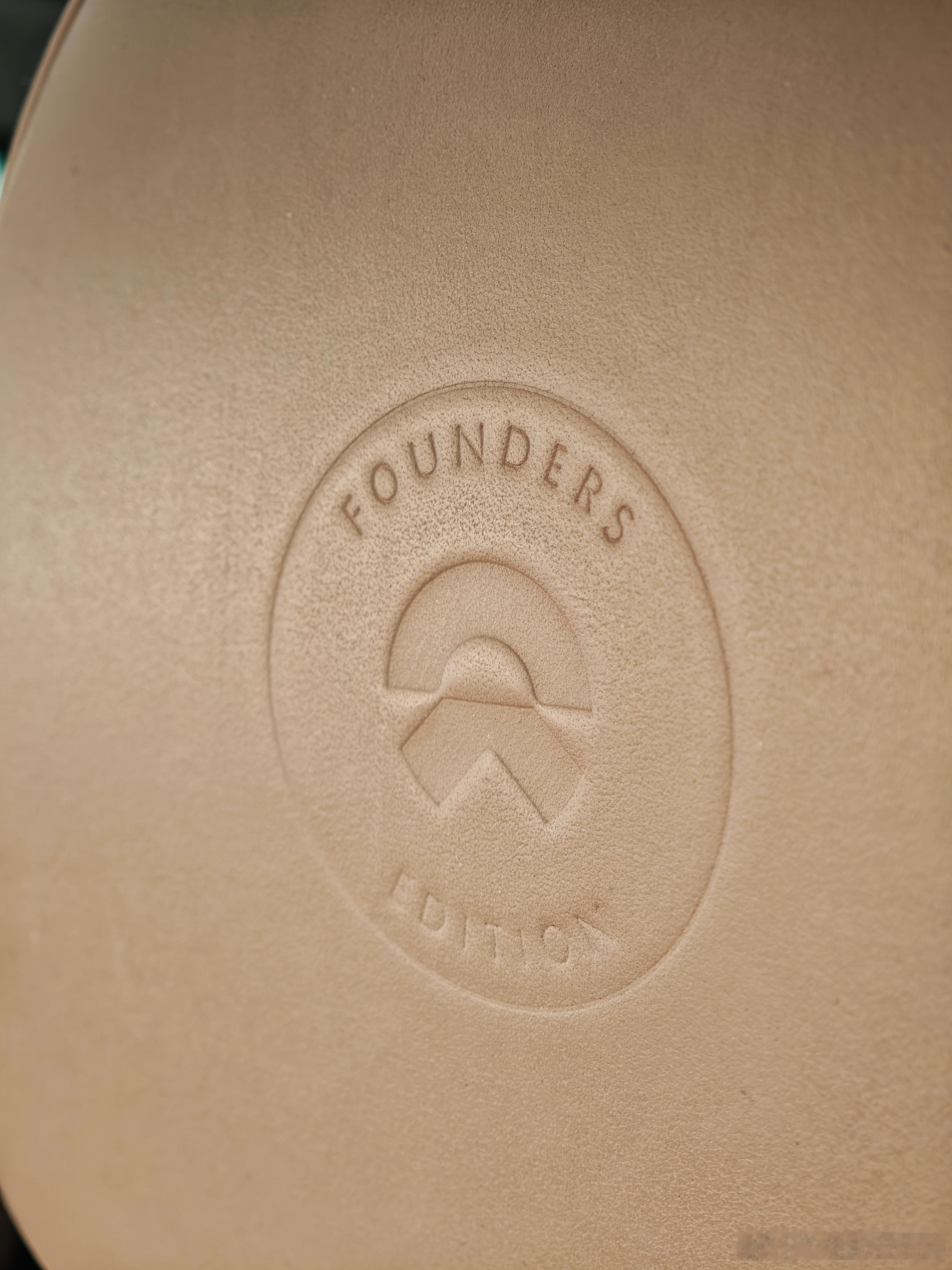 同事的创始版蔚来ES8，难以想象，还能换新电池换电真牛逼