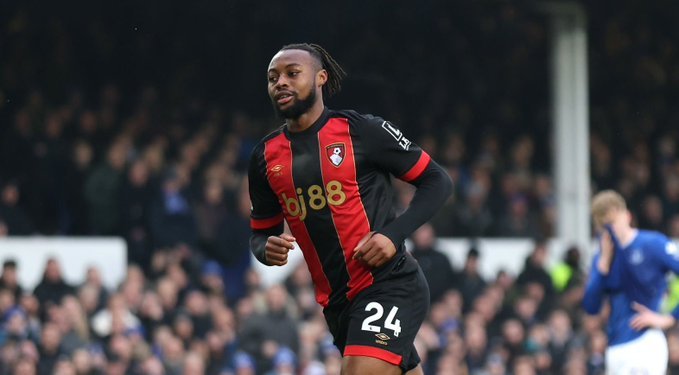 BenJacobs曼联准备在赛季中进行引援。曼联比利物浦更关注财务PSR，但这