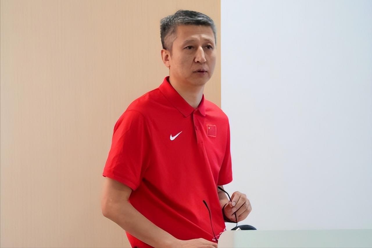中国篮协召开男篮亚洲杯总结会，主席郭振明透露郭士强两个秘密。9月11日，中国