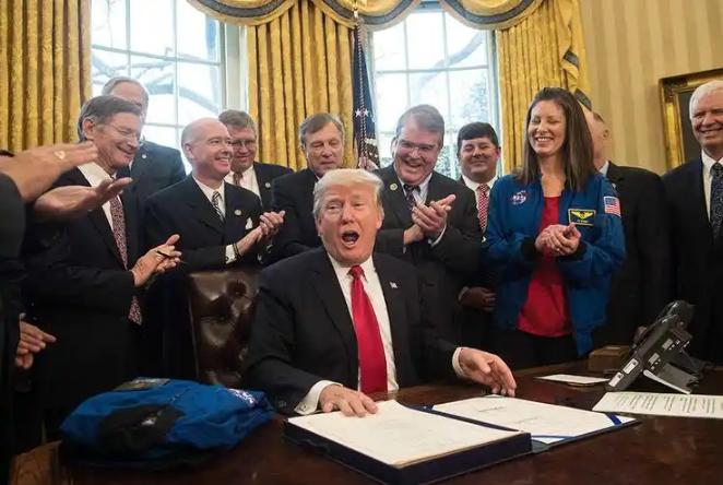 特朗普签字，美全票通过涉台法案，48小时，大陆连发5则军事警告。这才过去几天，1