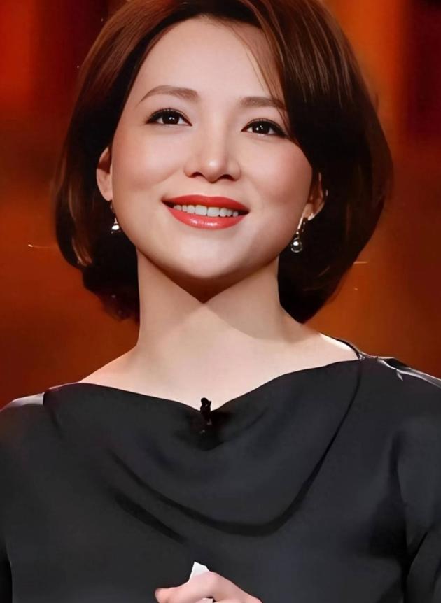 央视最怕的不是董卿离开，而是下一个董卿永远不出现。董卿大学选了上海戏剧学院电视