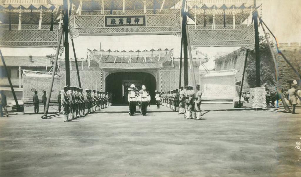 【袁世凯葬礼老照片】袁世凯葬礼于1916年6月28日举行，北洋政府以国家元首规