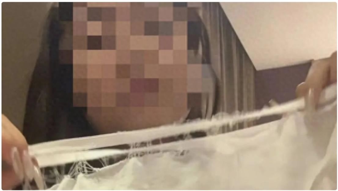 大街上内裤直接掉地上，曾女士当场社死！8月5日下午，曾女士穿着长裙与同事在广州街