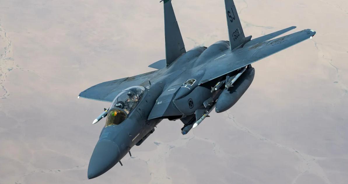 图文：美军中央司令部：F15战机被击落，150名海军陆战队员被杀，驱逐舰被击沉全