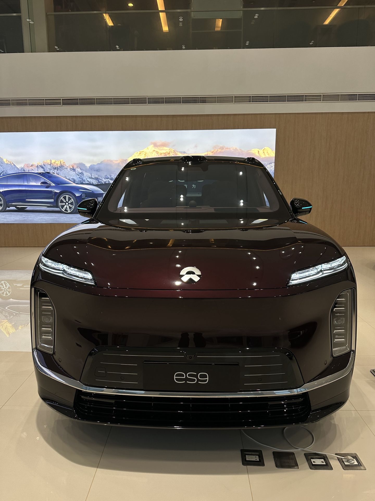 过来试驾蔚来ES9，是家里准备换一台纯电SUV，去看了看，真的帅啊！！试驾车辆带换电版本，在市区道路