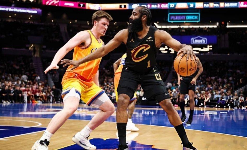 NBA常规赛，骑士客场以118比113险胜黄蜂。决胜时刻，第四节还剩41秒到还剩