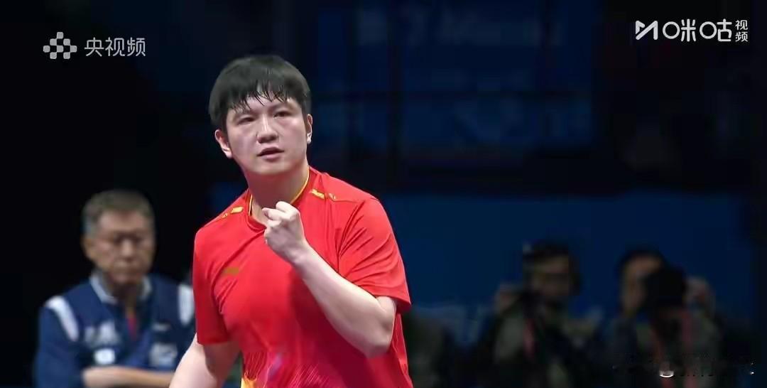 上海队教练组估计后悔了！他千不该万不该，不该让许昕和周恺搭档首盘双打，他估计自